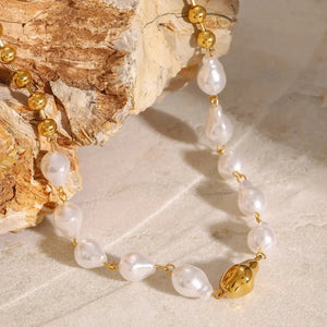 Pear Glow – Minimalist 18K Gold Beaded Necklace