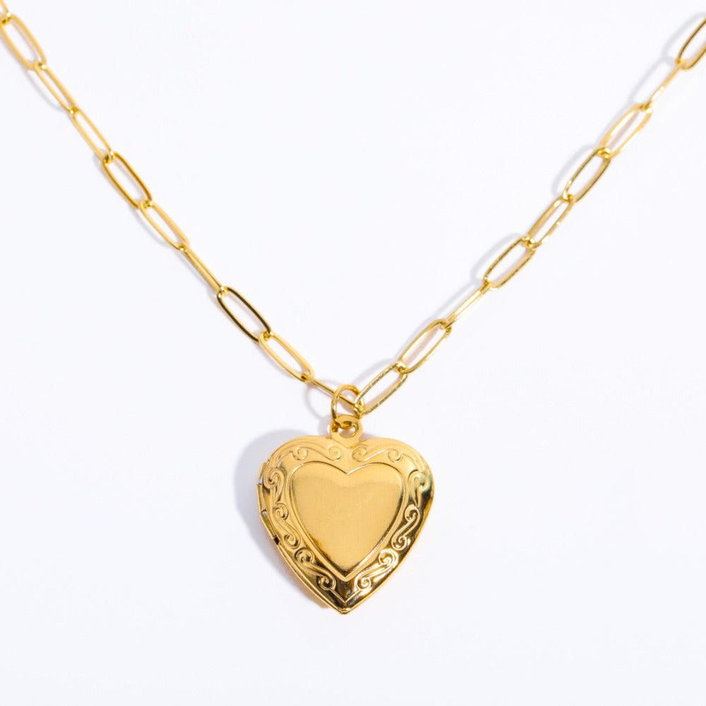 Gold Plated Heart Locket Pendant Close Up – Argesteel