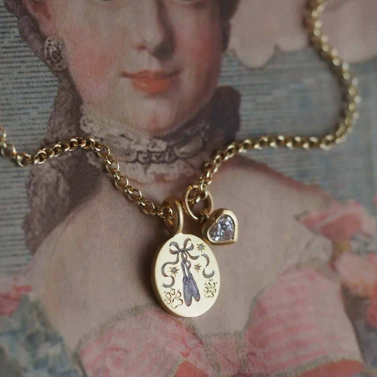 Artful Shine 18K Gold Zircon Necklace with Inlaid Pattern Design - Argesteel