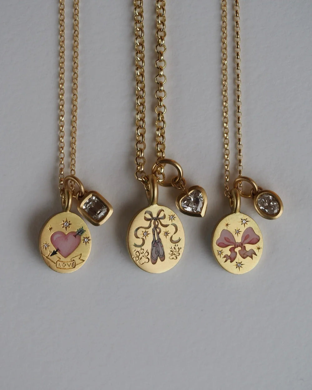 Artful Shine 18K Gold Zircon Necklace with Inlaid Pattern Design - Argesteel