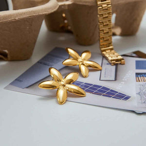 Five-Leaf Flower Design 18K Gold Flower Earrings - Light Luxury Noble Jewelry