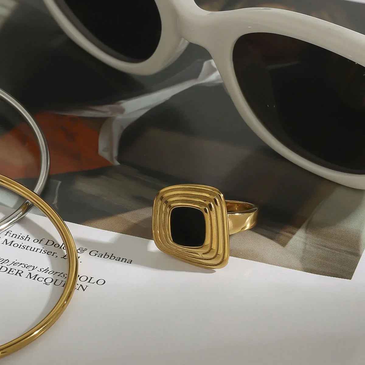 Geometric Texture Ring in 18K Gold - Classic Trapezoid Fashion Design