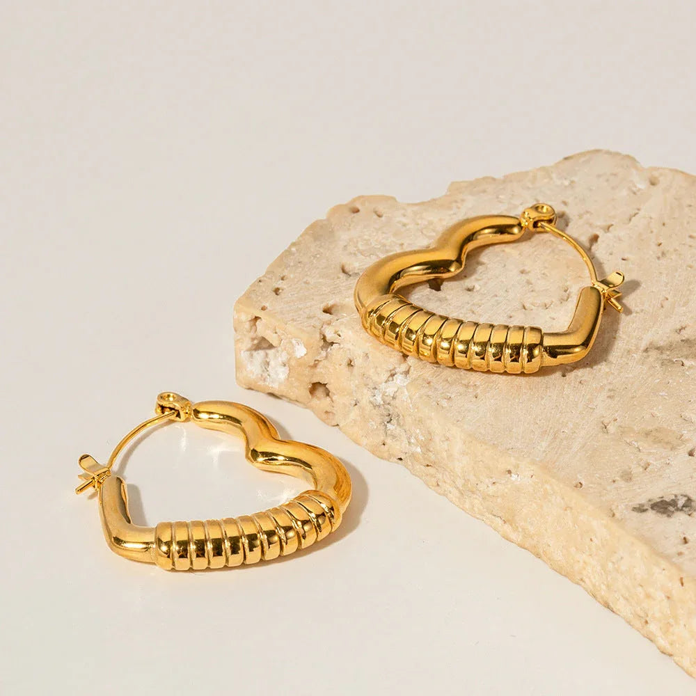 Exquisite Fashion – 18K Gold Heart Bread Design Earrings