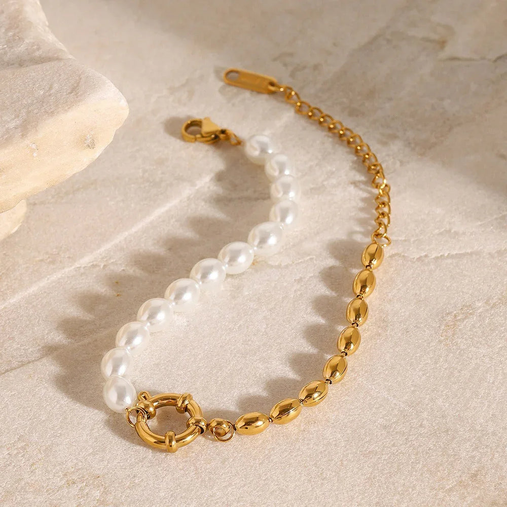 Golden Harmony – 18K Gold Hollow Circle and Pearl Chain Bracelet