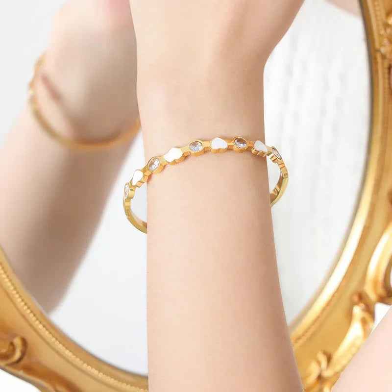 Heartbeat Shine 18K Gold Heart Bracelet with Zircon Design Open Bracelet