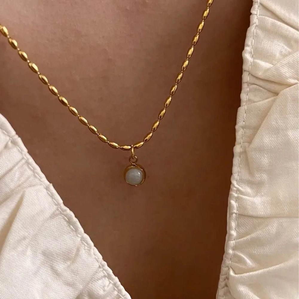 Retro-Inspired 18K Gold Gemstone Pendant Necklace