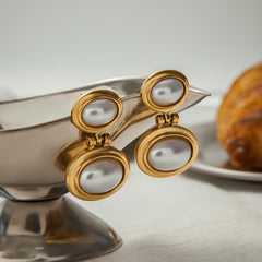 Light luxury pearl earrings in oval gold setting