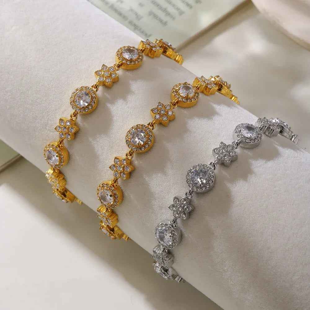 Six-Leaf Flower Bracelet – 18K Gold Circle Design with Zircon Accents