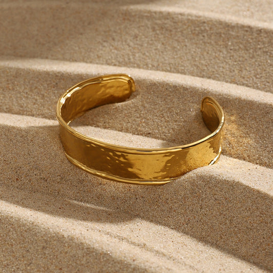 Wide Surface Hammer Pattern Bracelet for Women - Argesteel