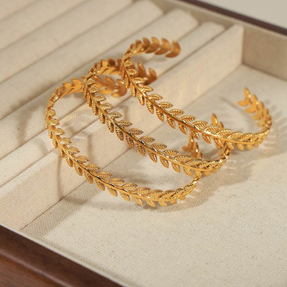 Golden Harvest Bracelet – 18K Gold C-Shape Open Bracelet with Wheat Ear Design