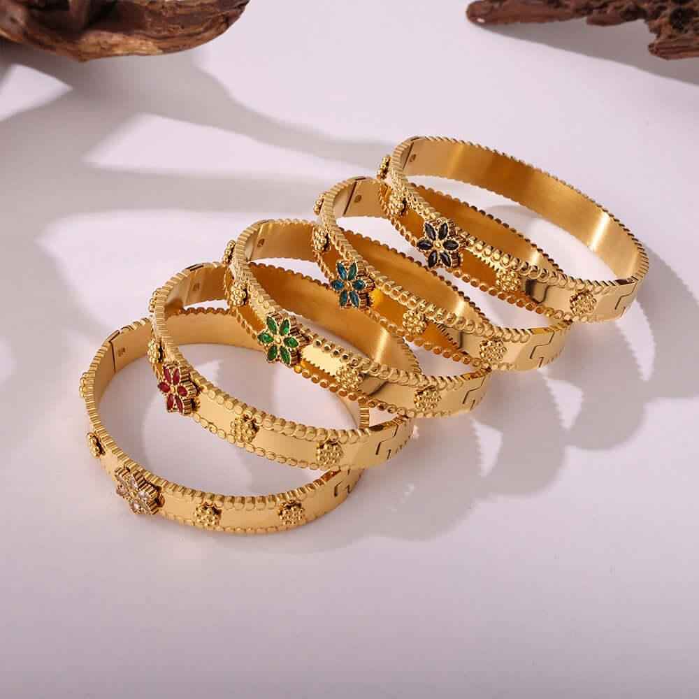 Fleur de Neige 18K Gold Snowflake Bracelet with Blossom Design
