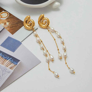 Conch Pearl Tassel Earrings Featuring 18K Gold – Elegant Marine-Inspired Design