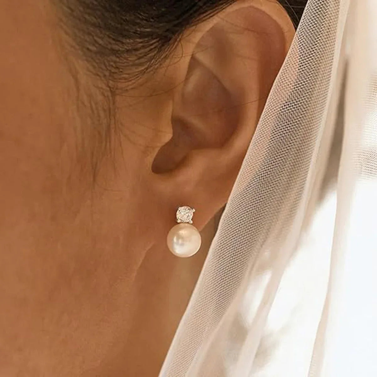Golden Grace – 18K Gold Earrings with Inlaid Pearl Elegance