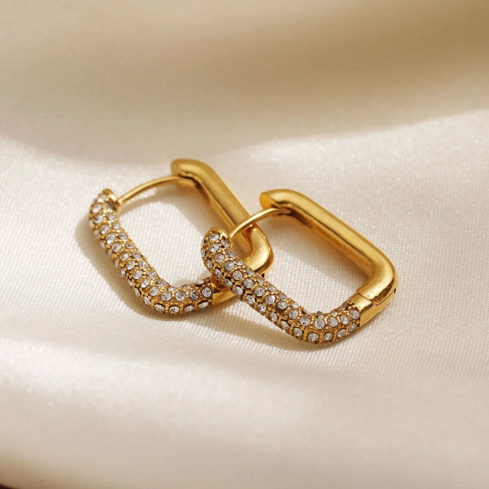 Exquisite Dazzling – 18K Gold Oval with U-Shaped Diamond Earrings