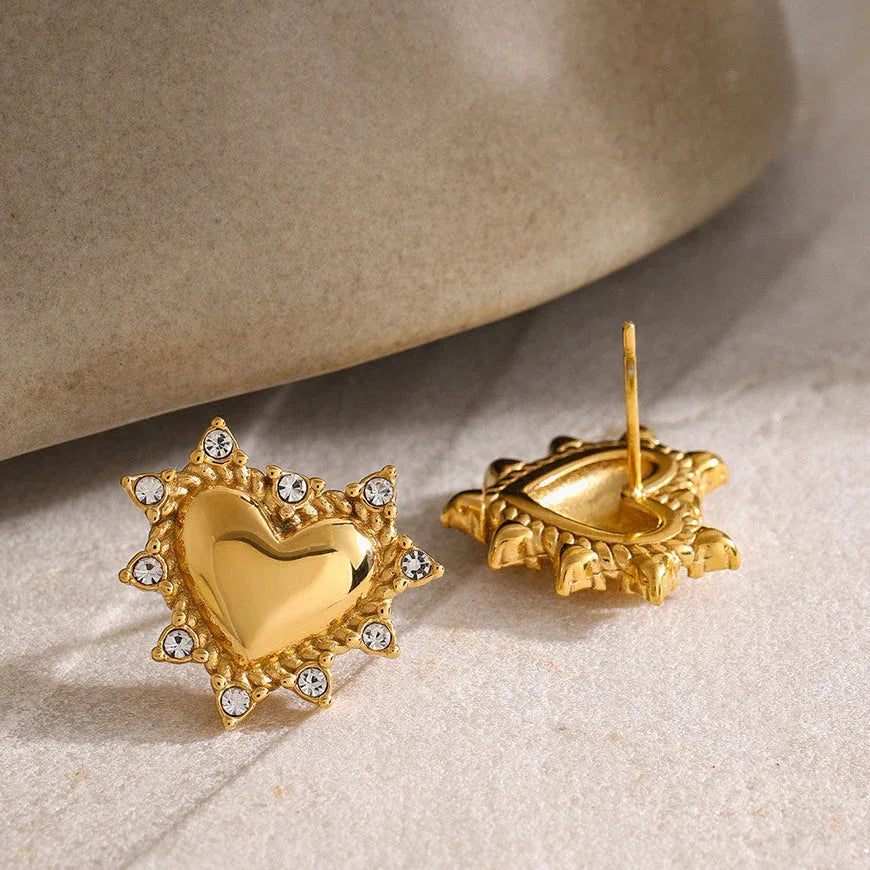 Heartspark – 18K Gold Heart-Shaped Diamond Statement Earrings