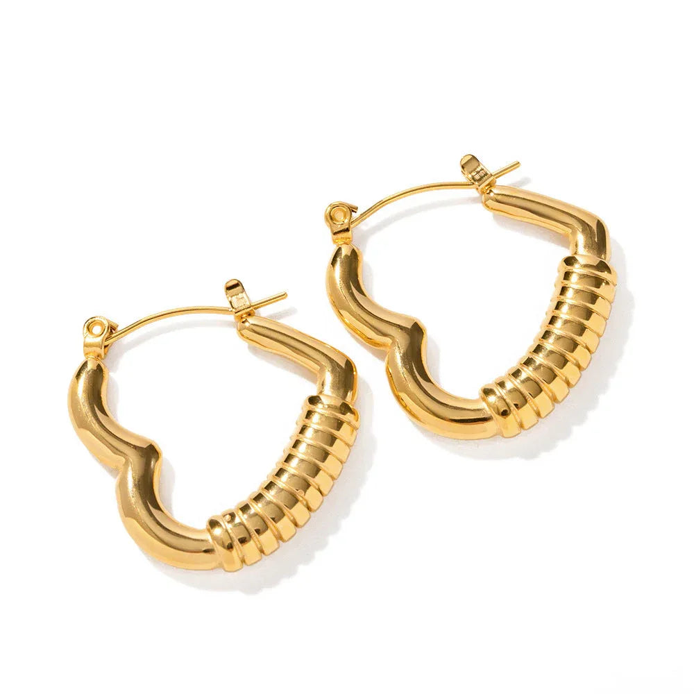 Exquisite Fashion – 18K Gold Heart Bread Design Earrings