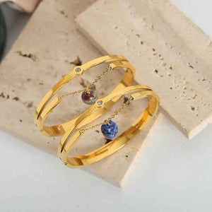 Lunaria Gem Bracelet - Elegant 18K Gold V-Link Chain with Pendant