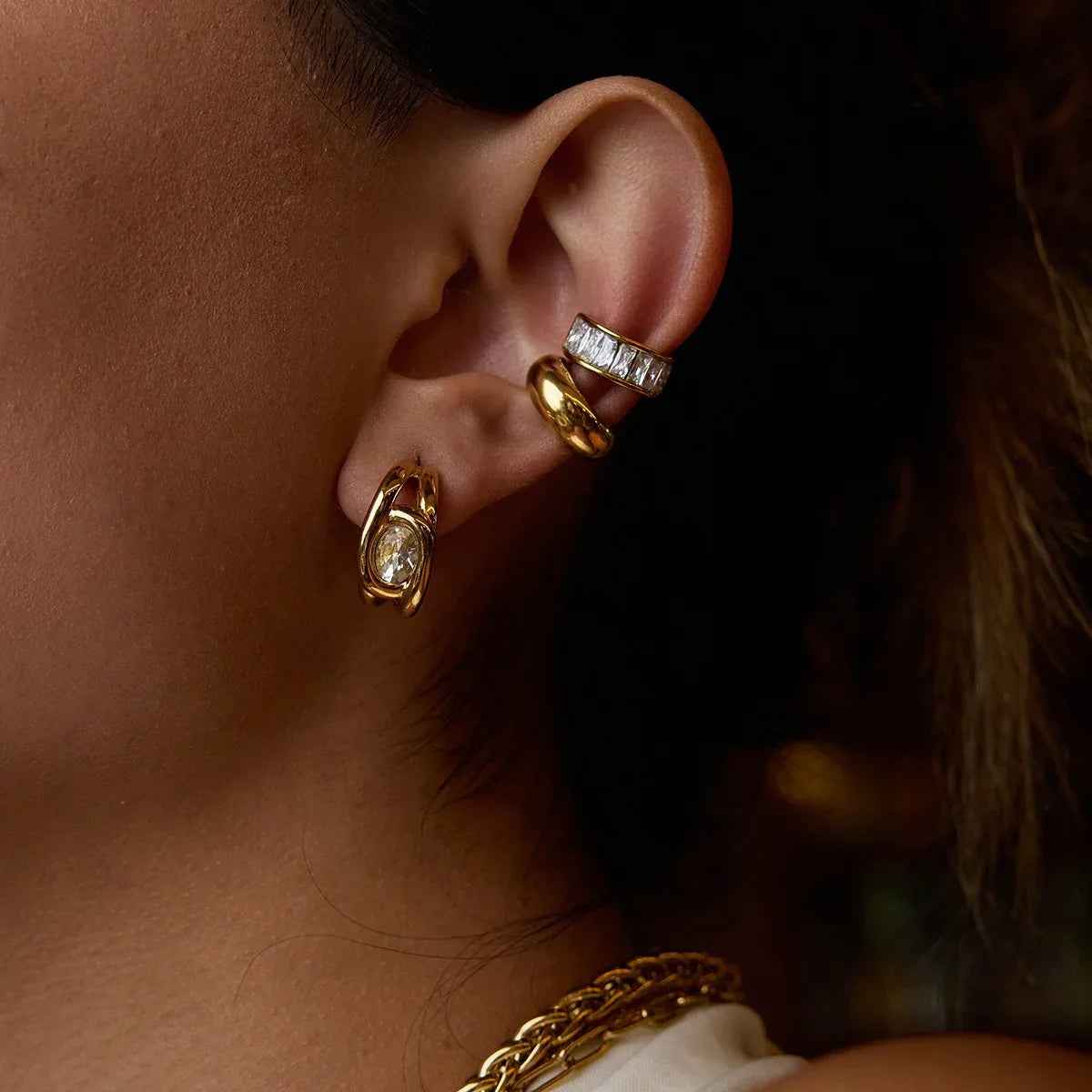 C-Shaped Gemstone Earrings – 18K Gold Modern Elegant Hoop Design