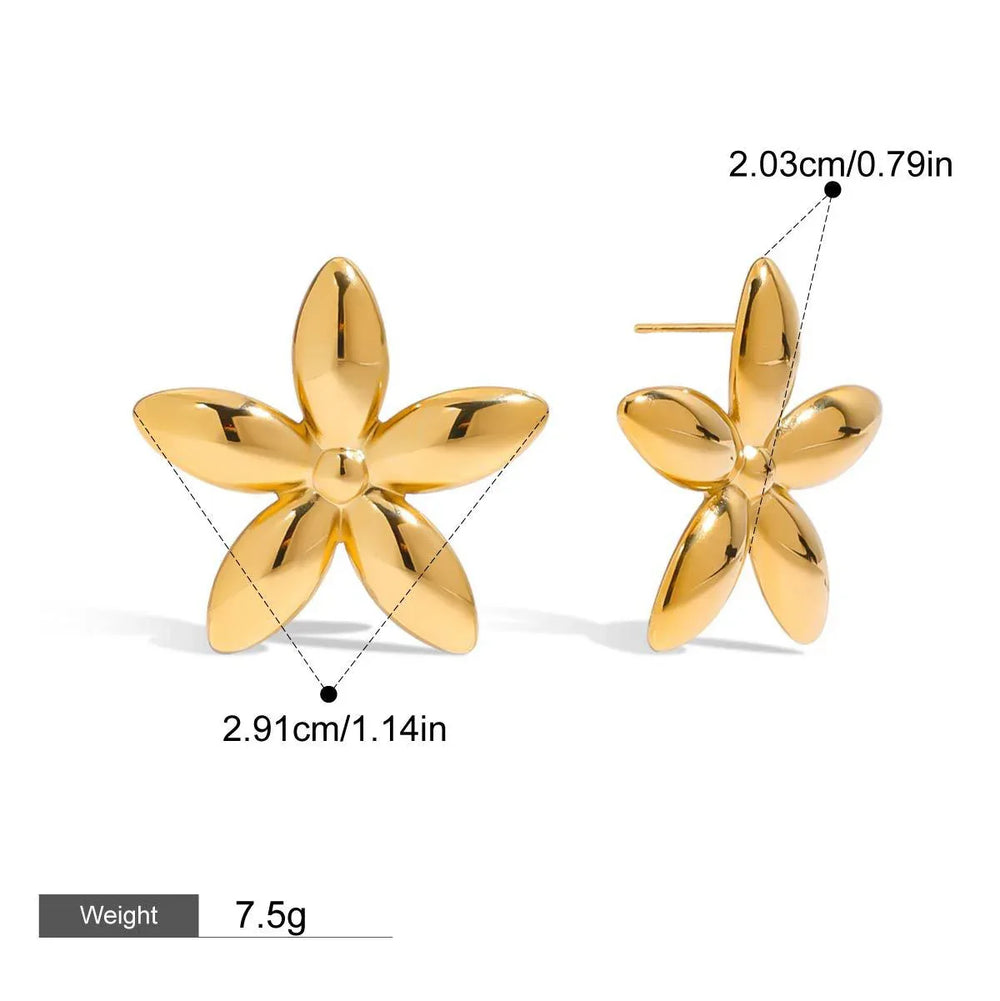 18K gold flower design earrings with feminine charm