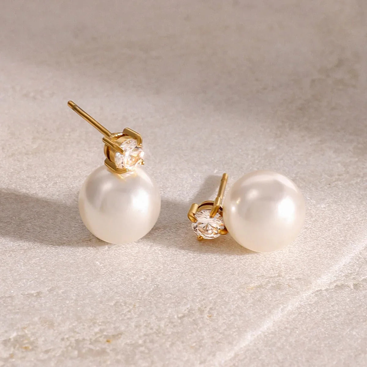 Golden Grace – 18K Gold Earrings with Inlaid Pearl Elegance