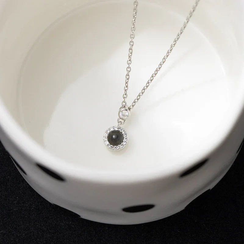 Lumière Memory – Round Diamond Projection Necklace