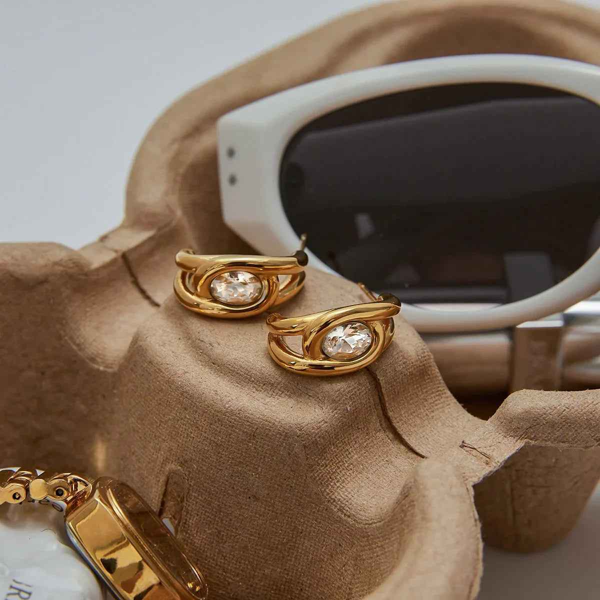 C-Shaped Gemstone Earrings – 18K Gold Modern Elegant Hoop Design