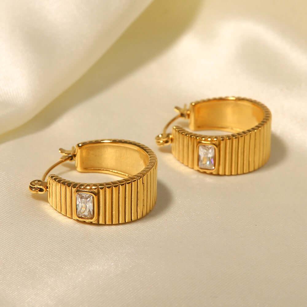 Aurora Retro Gem Earrings – 18K Gold Square Cut with Ribbed Detailing - Argesteel