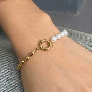 Golden Harmony – 18K Gold Hollow Circle and Pearl Chain Bracelet