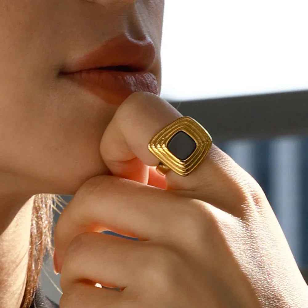 Geometric Texture Ring in 18K Gold - Classic Trapezoid Fashion Design