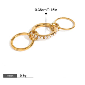Elegance Intertwined – 18K Gold Three-Ring Interlocking Pearl Ring