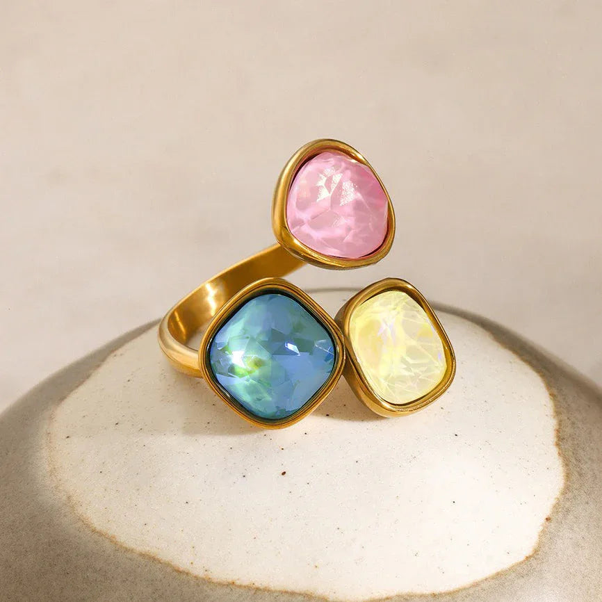 Orla – 18K Gold Gem Geometry Ring