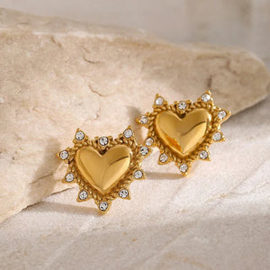 Heartspark – 18K Gold Heart-Shaped Diamond Statement Earrings