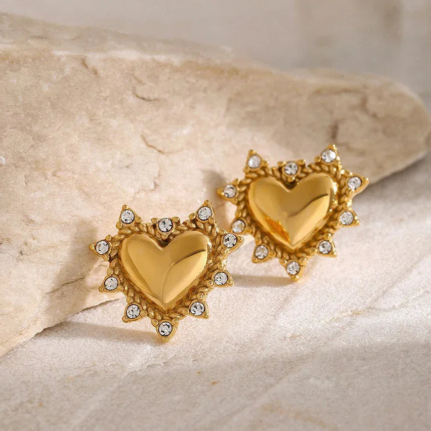 Heartspark – 18K Gold Heart-Shaped Diamond Statement Earrings