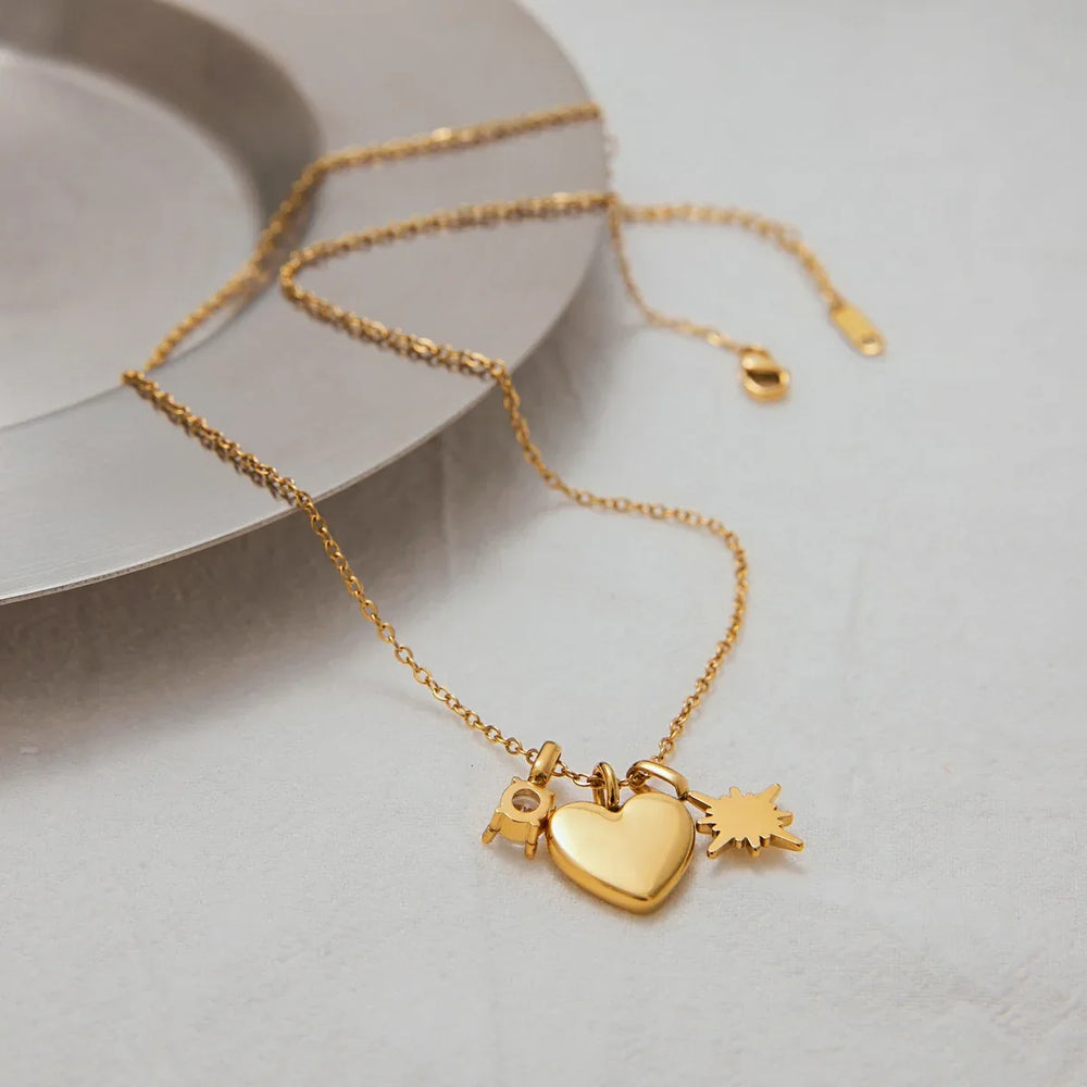 Meaningful MOM heart gold necklace for mothers