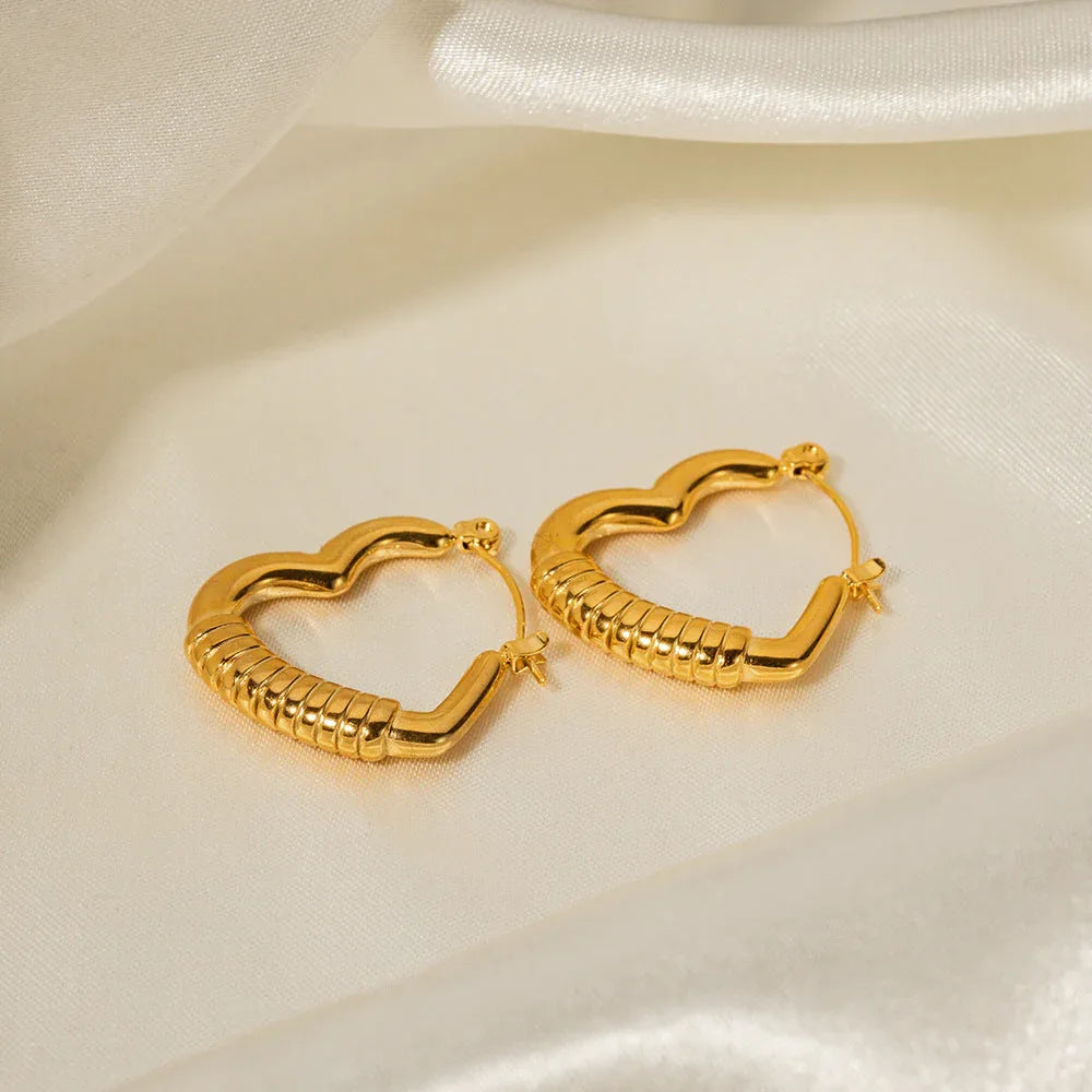Exquisite Fashion – 18K Gold Heart Bread Design Earrings