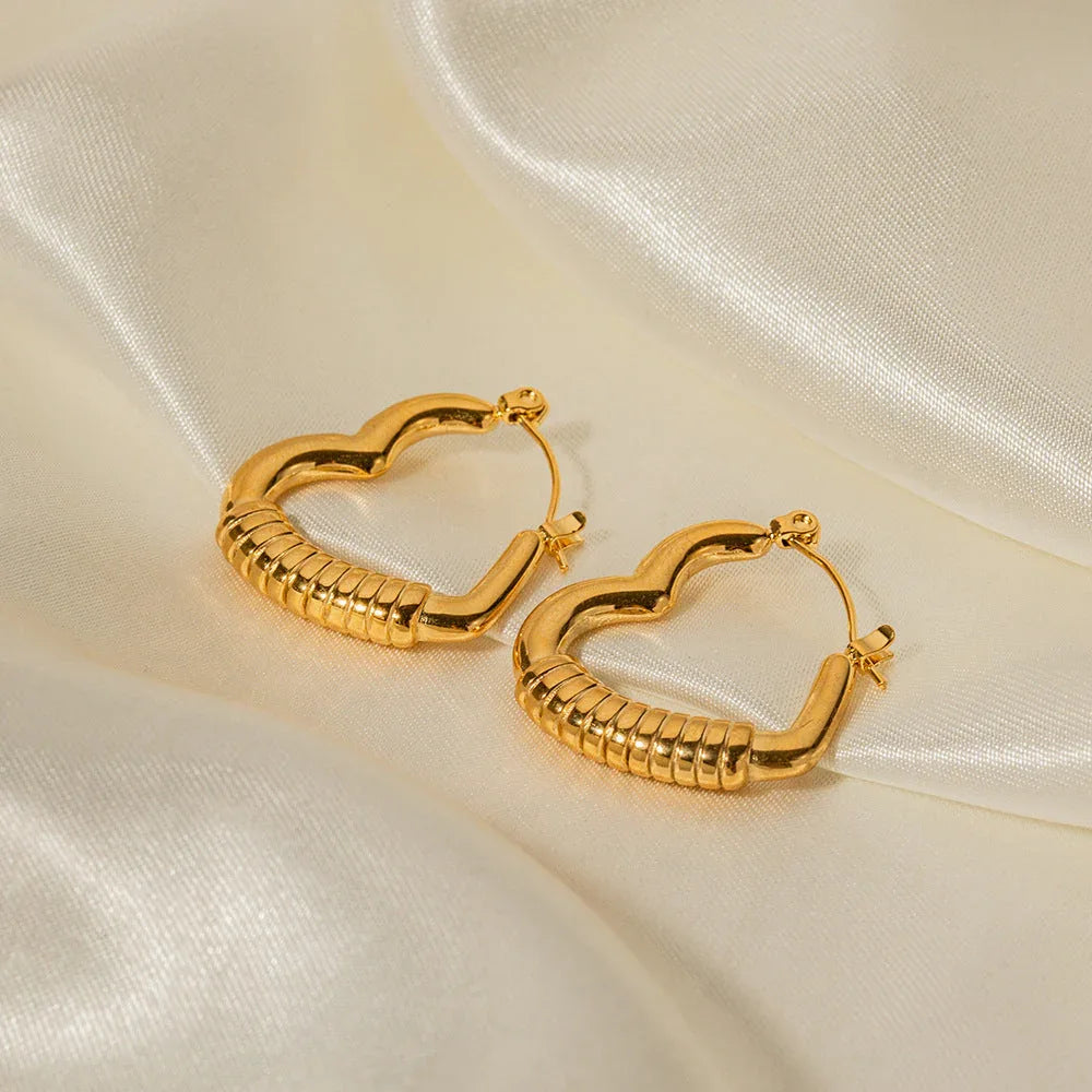 Exquisite Fashion – 18K Gold Heart Bread Design Earrings