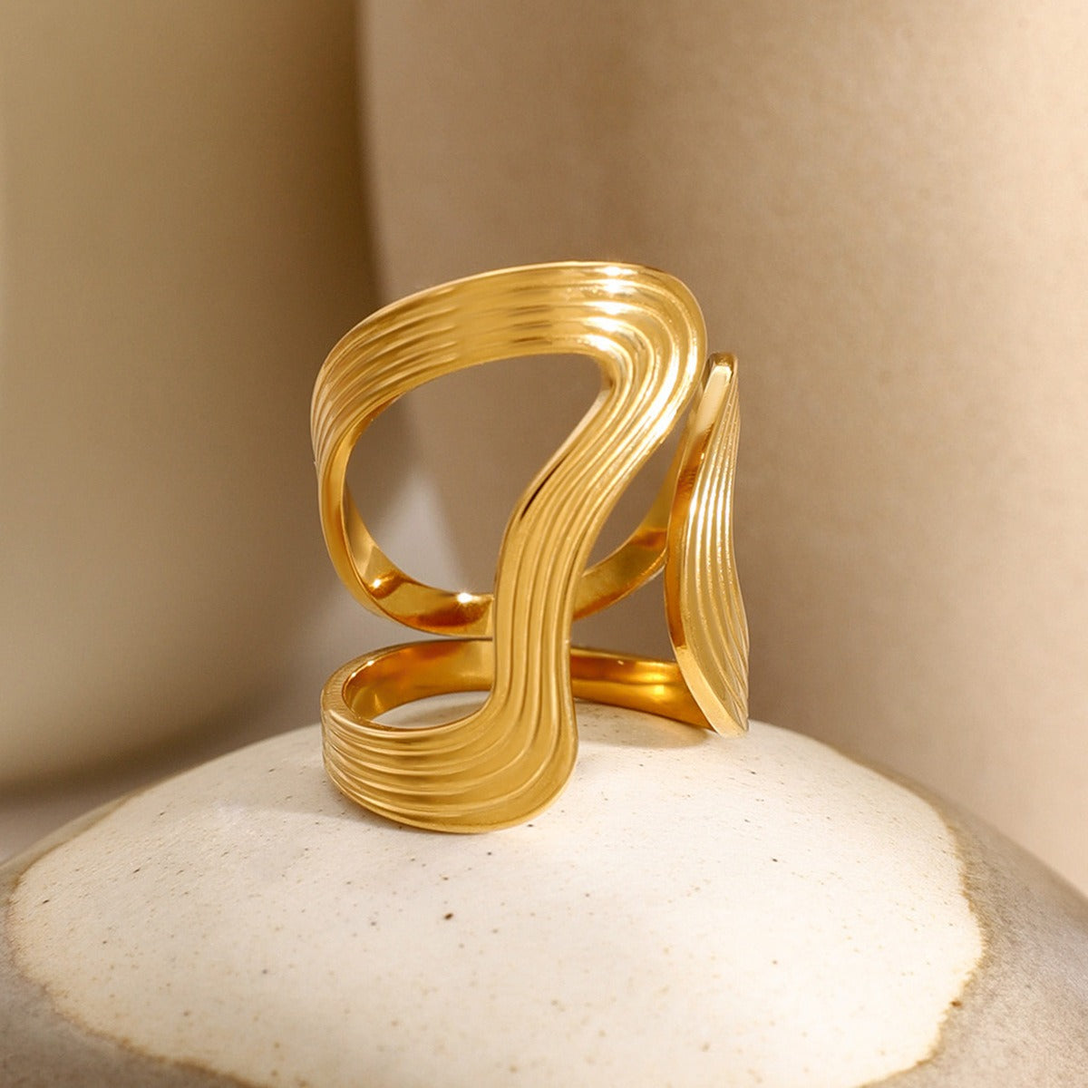 Threaded ring texture in durable 18K PVD gold finish