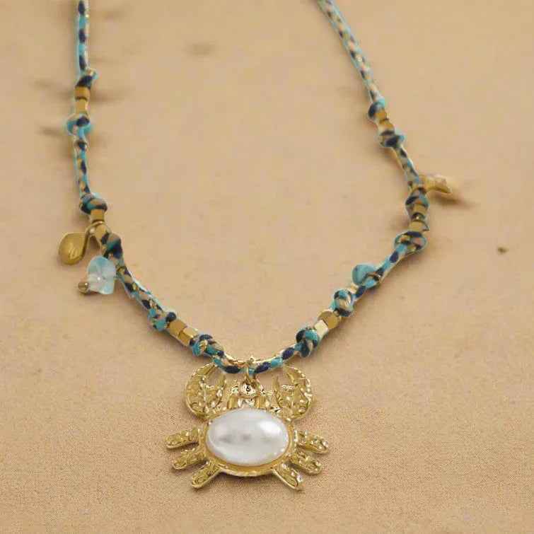 Crab Pearl Necklace in 18K Gold – Elegant Ocean-Inspired Marine Design