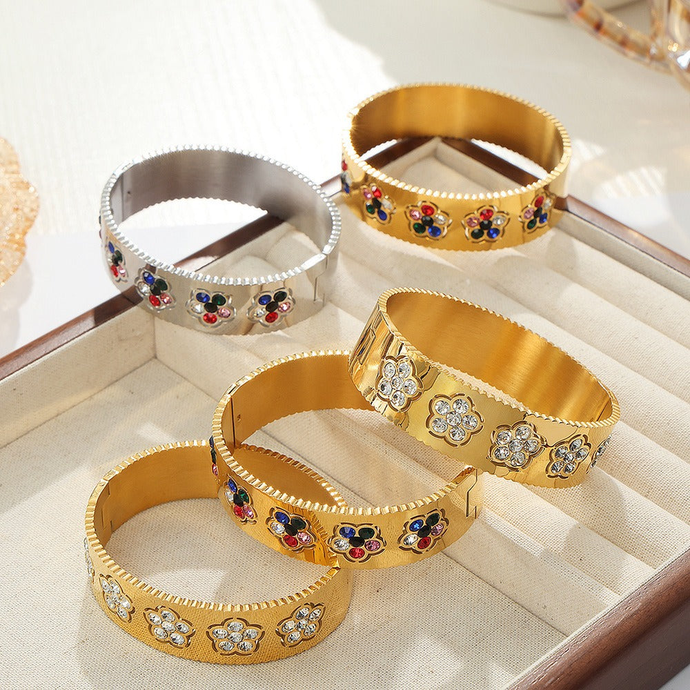 Floral Grace Bracelet – 18K Gold Flower Design with Diamond Inlays