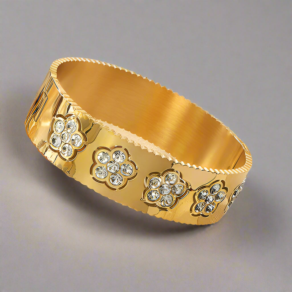 Floral Grace – 18K Gold Classic Flower Diamond Bracelet