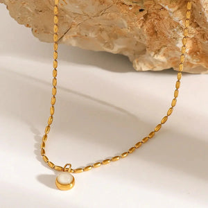 Retro-Inspired 18K Gold Gemstone Pendant Necklace