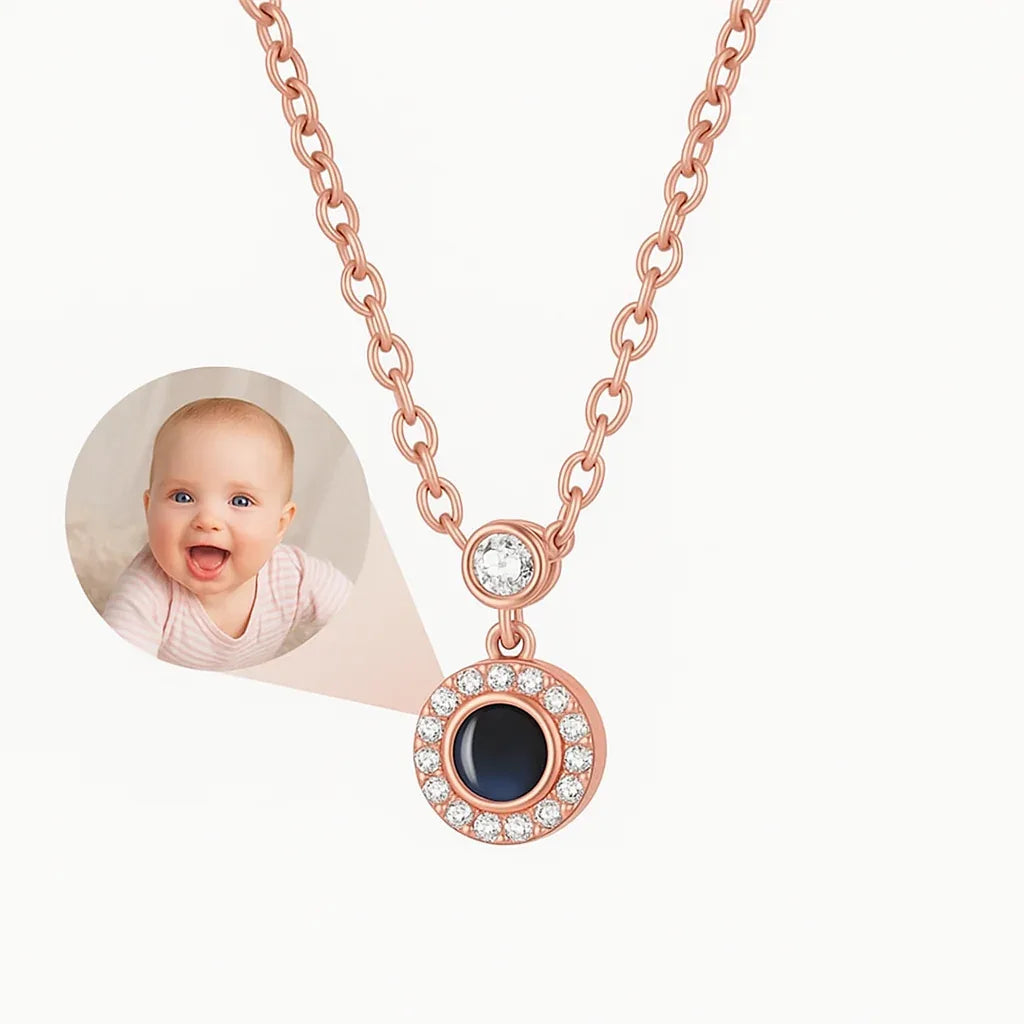 Lumière Memory – Round Diamond Projection Necklace