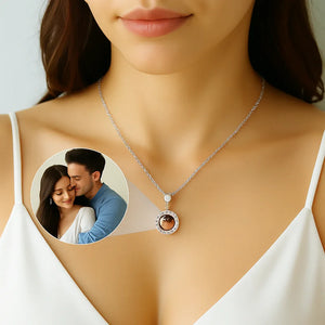 Lumière Memory – Round Diamond Projection Necklace