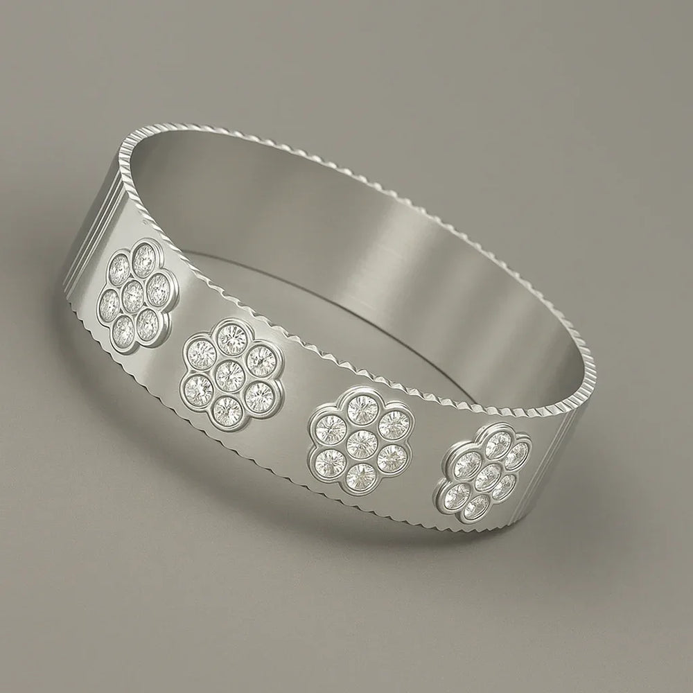 Floral Grace – 18K Gold Classic Flower Diamond Bracelet