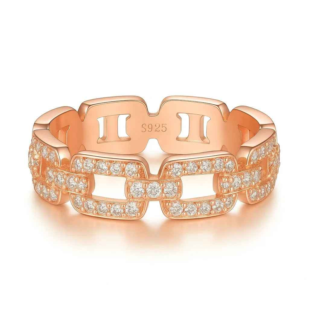 Gilded Links 18K Gold Diamond-Studded Ring – Exquisite Chain-Shaped Design