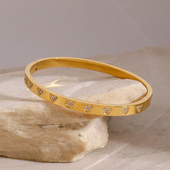 Eternal Romance Bracelet – 18K Gold Heart-Shaped Design with VVS1+ Diamonds