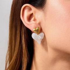 18K gold heart-shaped earrings in light luxury minimalist design