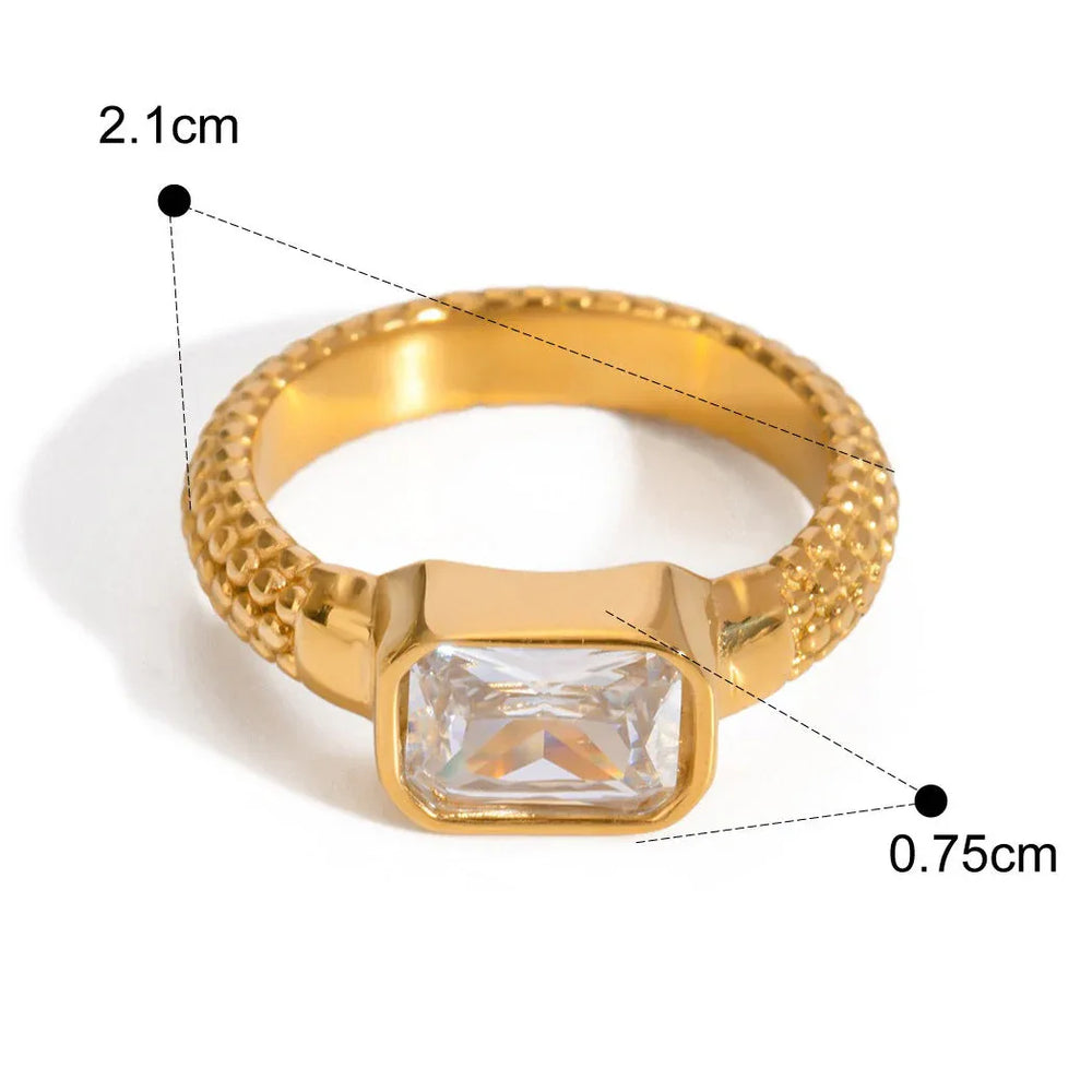 Radiant Grace – 18K Gold Exquisite Dazzling  Gemstone Ring