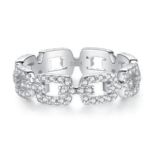 Gilded Links – 18K Gold Exquisite Chain-Shaped Diamond-Studded Ring