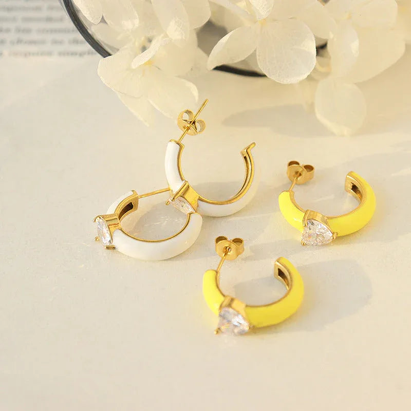 Exquisite Dazzling – 18K Gold C-Shaped Earrings with Heart-Shaped Zircon